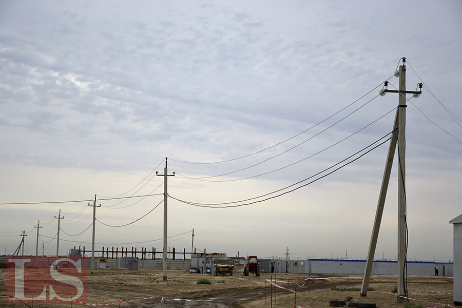 Ауыл моншасындағы қыздар суреті