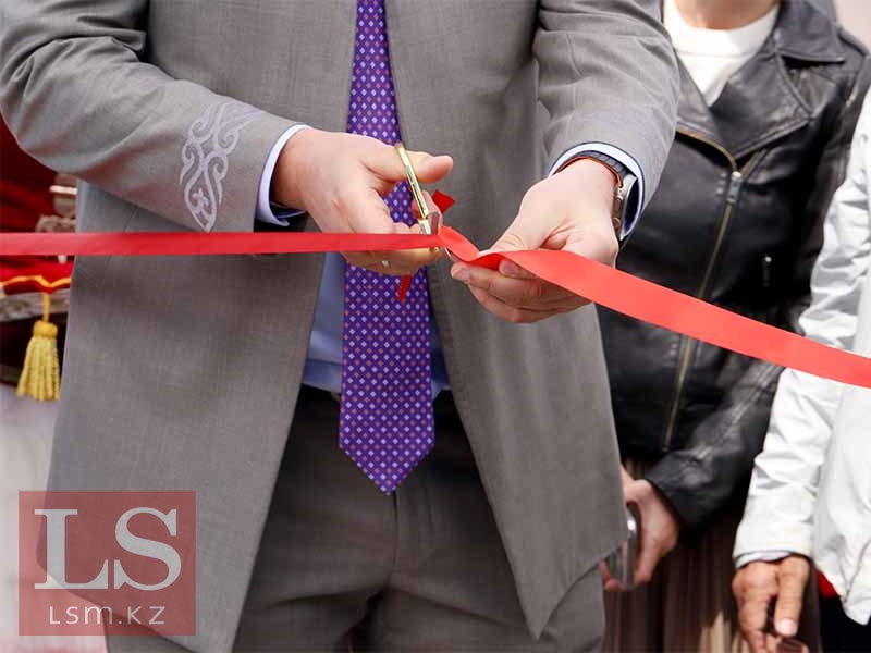 Әдемі және егде жастағы әйелдердің порнографиялық фотосуреттері