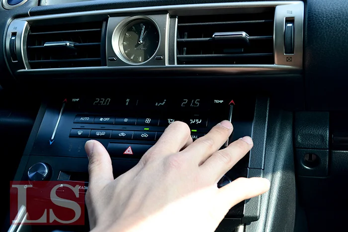 С начала года казахстанцы вывезли из России 30 тысяч авто