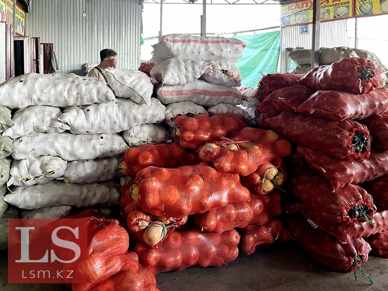 От оптовой базы до прилавка: как меняется цена продуктов в Казахстане. Инфографика