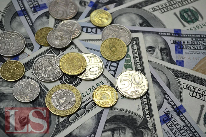 Девальвация негативно скажется на казахстанских банках - Fitch