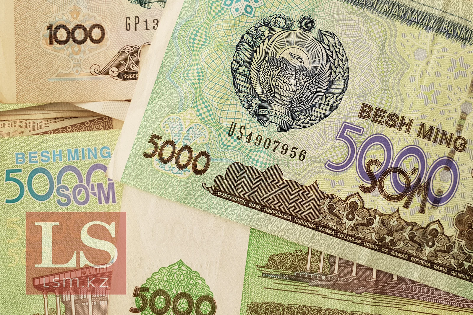 Центробанк Узбекистана отказался от фиксированного курса сума