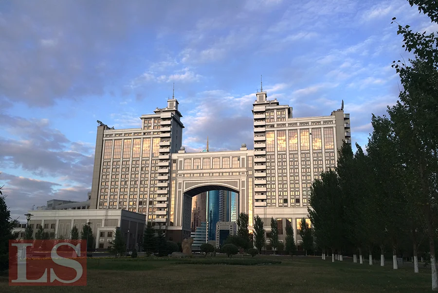 КазМунайГаз продает дорогой и ненужный актив - экономист