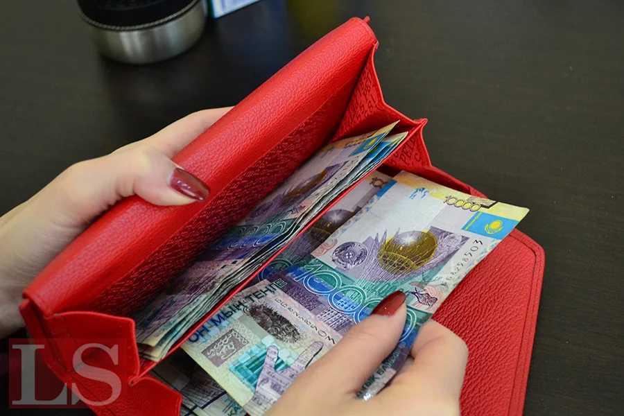 Сколько зарабатывают казахстанские специалисты