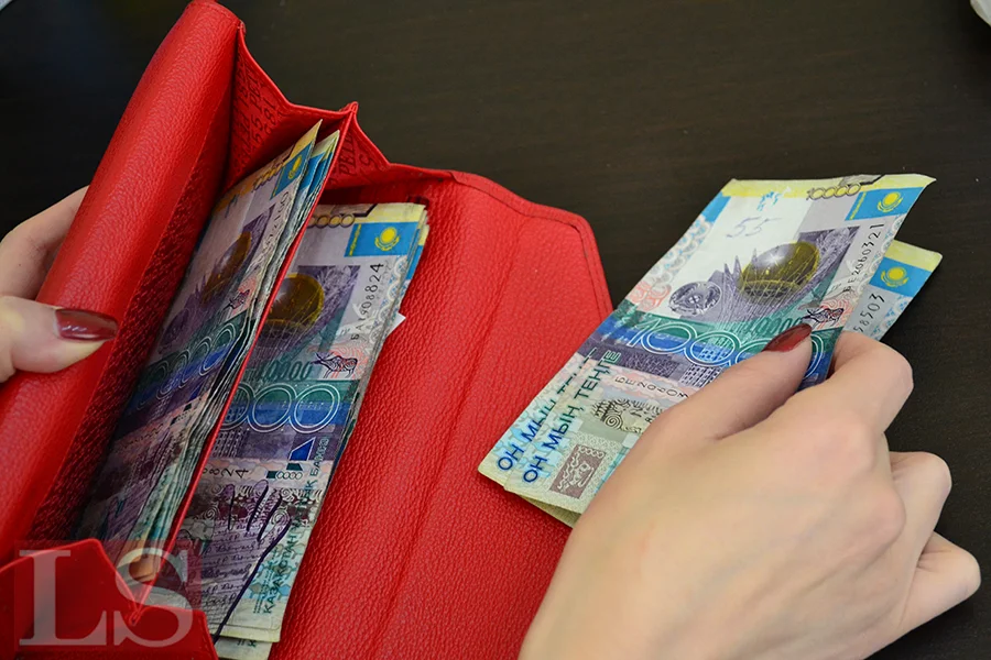 Доходы казахстанцев упали ниже уровня кризиса 2009 года