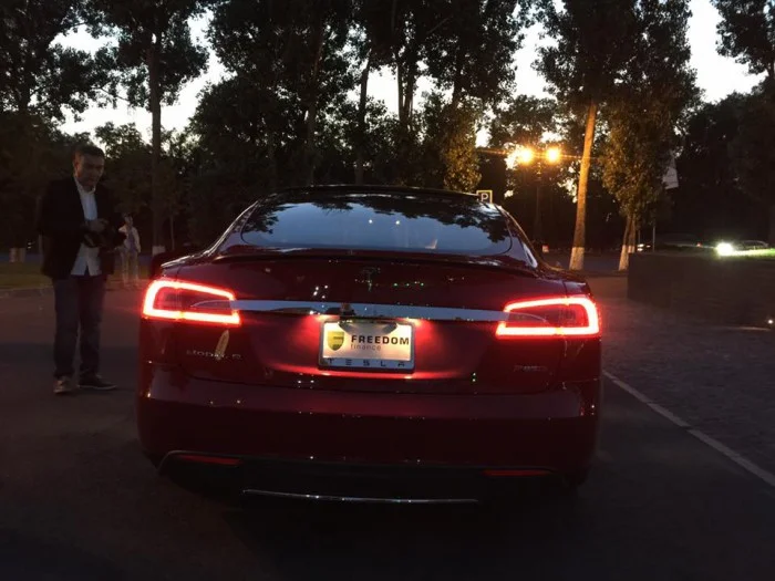 Тест-драйв: экономичный Tesla Model S