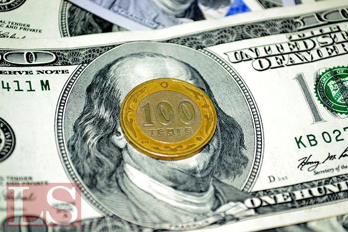 Обменные пункты продают доллар по 339 тенге