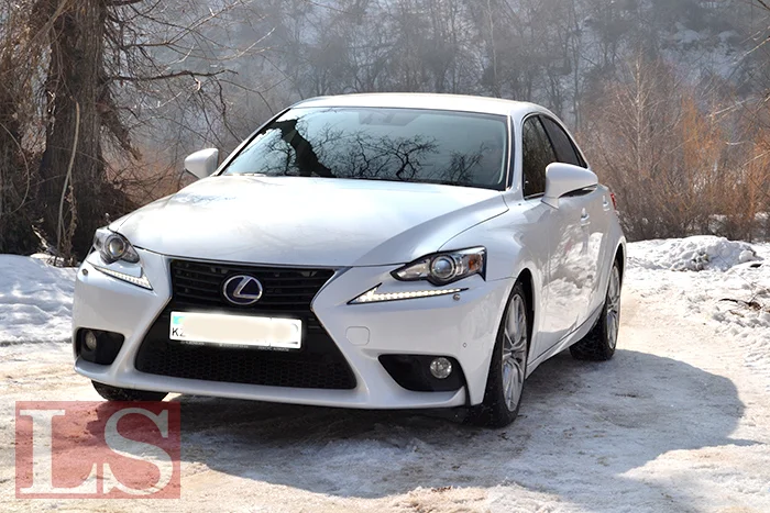 Тест-драйв: экономичный гибрид Lexus IS 300