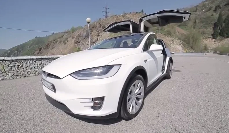 Tesla заработала на первоапрельской шутке