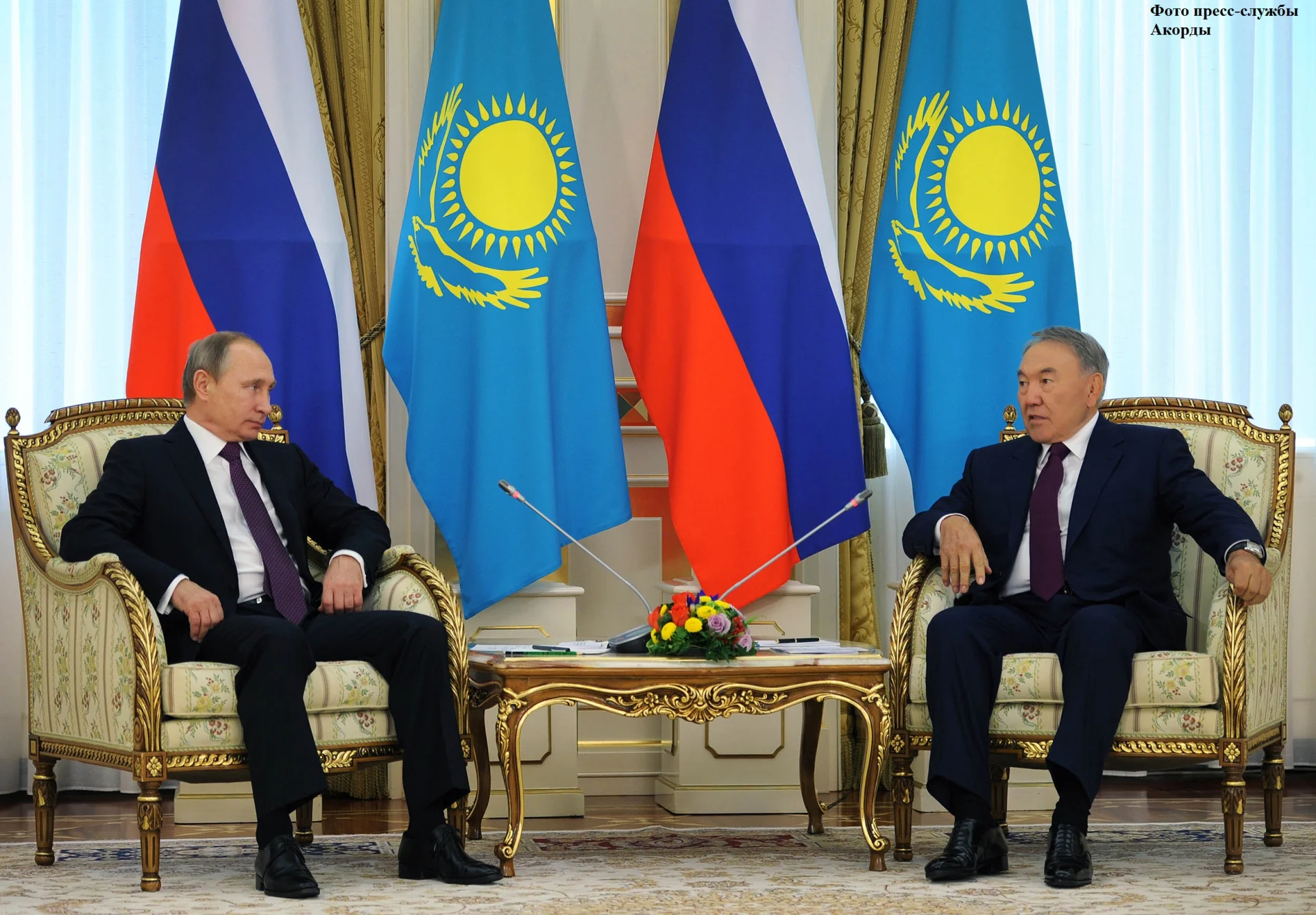 Назарбаев обсудил с Путиным ситуацию в Нагорном Карабахе